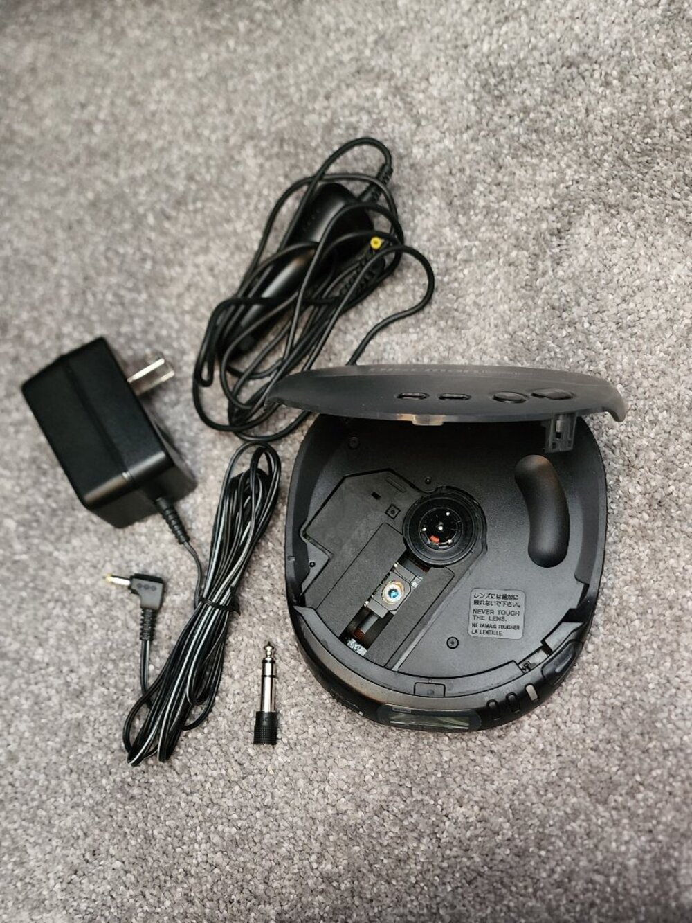 Sony Discman ESP with power cord, car power supply, fuse & manual - EUC! - Picture 2 of 8